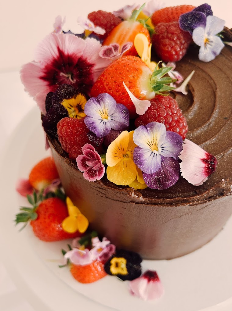 Tara Katie Cakes modern and full of fruits and flowers choclate wedding cake Bristol