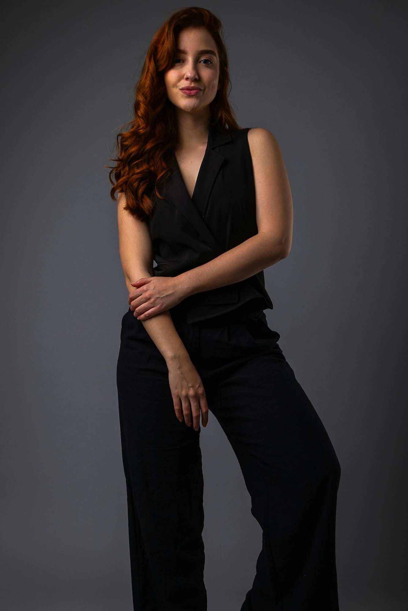 Simple professional outfit example showing what wedding photographers often wear while working at weddings.